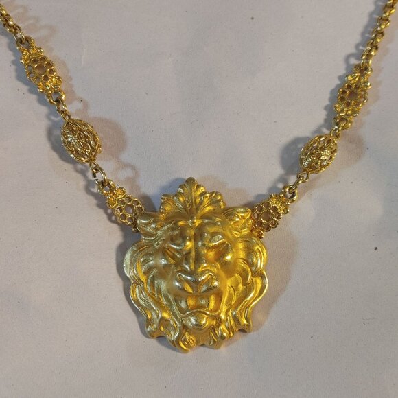Large Lion Head Pendant 24 Inch Necklace Vintage Bold Gold Tone Intricate Chain - Picture 13 of 16